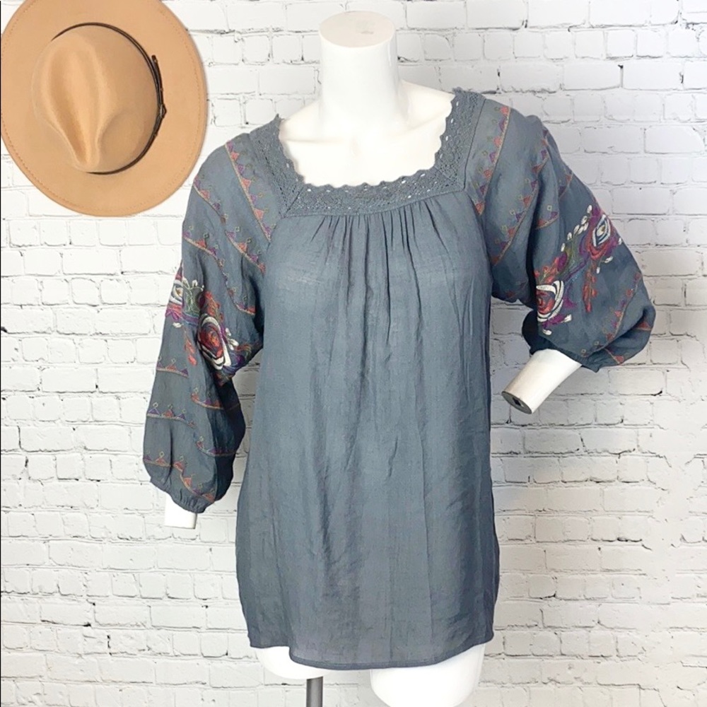 NWOT Entro Embroidered Top